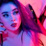 Imagen de nuestras modernas instalaciones en Cali, diseñadas para ofrecerte la mejor experiencia como modelo webcam. Creemos en tu potencial y te damos las herramientas para que alcances tus metas en un entorno seguro, profesional y con un ambiente cálido y cercano. Nuestro compromiso se basa en una filosofía de marca personal fuerte, respeto y transparencia. Por eso te ofrecemos: * **Tecnología de Vanguardia:** Equipos con procesadores i7, tarjetas de video RTX, cámaras de alta calidad y salas climatizadas para tu total comodidad. * **Los Mejores Ingresos:** Disfruta de pagos semanales puntuales y los porcentajes más competitivos del mercado, desde un 55% hasta un 60% o más, según tu desempeño. * **Ambiente de Respeto y Seguridad:** Fomentamos un espacio de trabajo tranquilo y seguro, con monitoreo no invasivo y reglas claras que protegen tu bienestar. * **Crecimiento Profesional:** Te brindamos capacitación constante y un contrato societario que te reconoce como socia, asegurando una relación laboral justa y legal. Más que un estudio, somos un equipo que busca crecer de la mano contigo. Contáctanos para conocer más y agendar una visita.